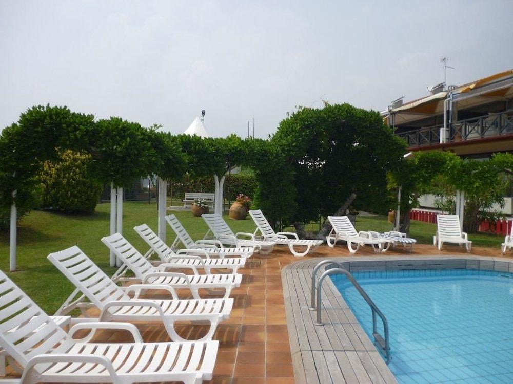 Hotel Marina Uno Lignano Sabbiadoro Exterior foto
